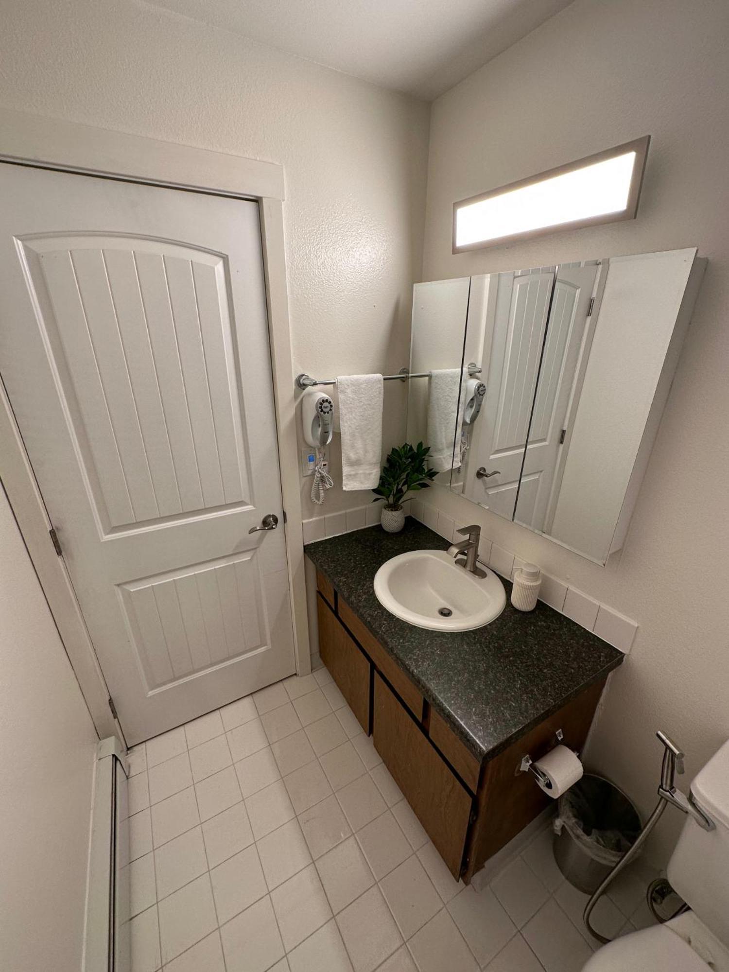 Stay Anchorage! Furnished Two Bedroom Apartments With High Speed Wifi Номер фото
