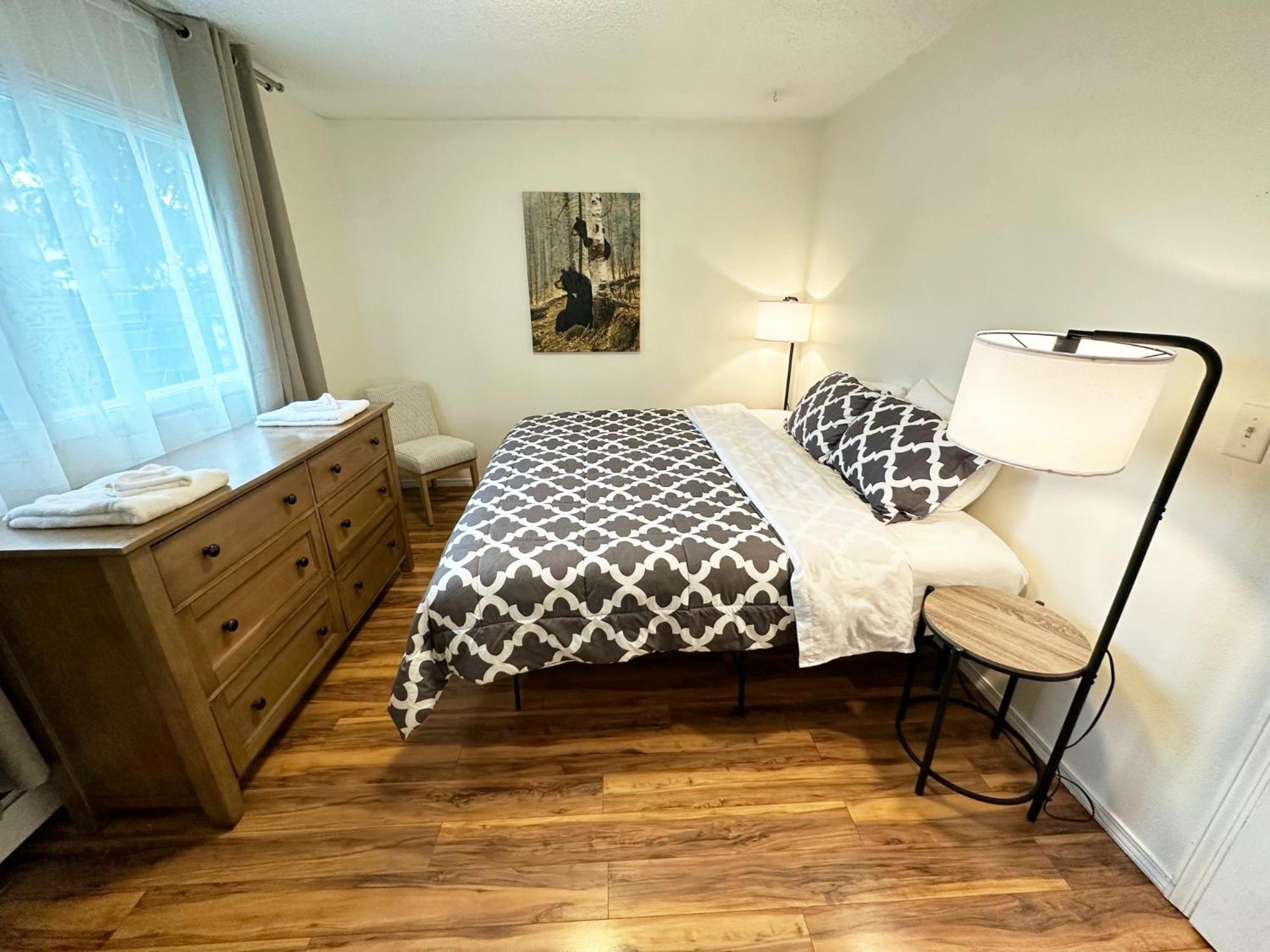 Stay Anchorage! Furnished Two Bedroom Apartments With High Speed Wifi Номер фото
